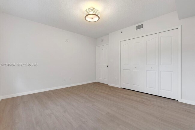 Building Photo - 2665 SW 37th Ave