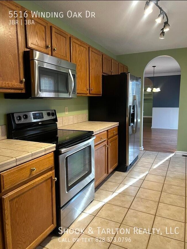 Building Photo - 5516 Winding Oak Dr