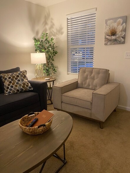 Building Photo - 1813 Alyssum Pl