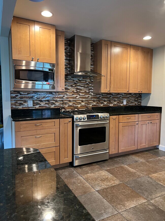 Building Photo - 2209 E Floyd Pl