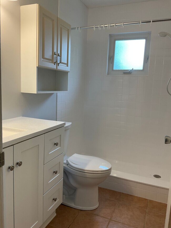Building Photo - Discover Coastal Bliss: Your Ideal Beachsi...