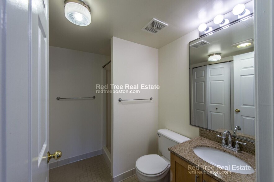 Building Photo - 345 Franklin St