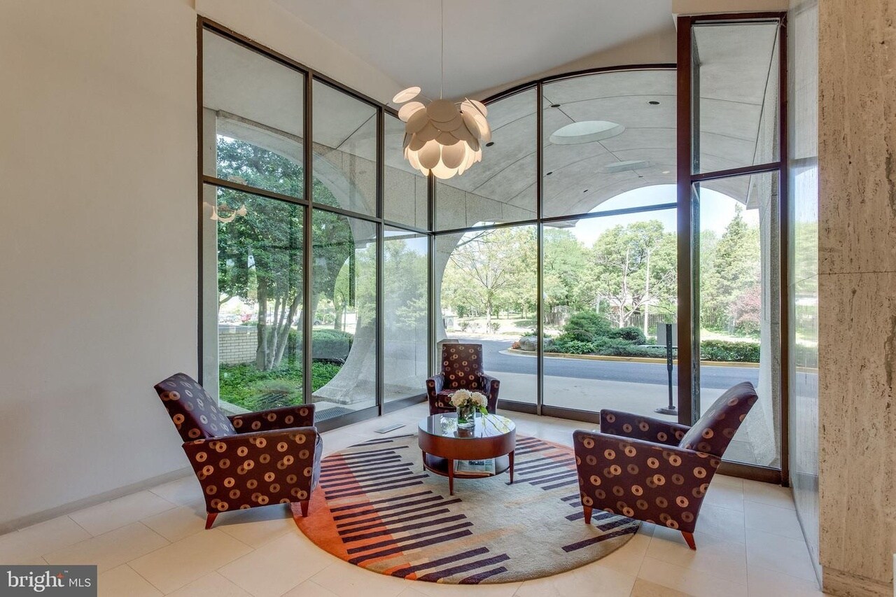 Lobby - 301 N Beauregard St