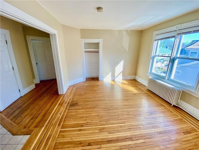 Building Photo - 67 1/2 Roseneath Ave