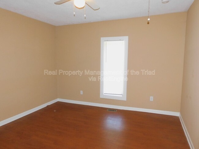 Building Photo - 164 Riverside Dr