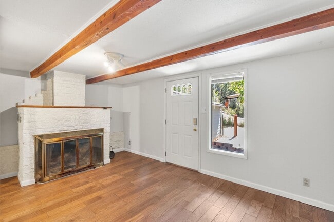 Building Photo - 135 S Path