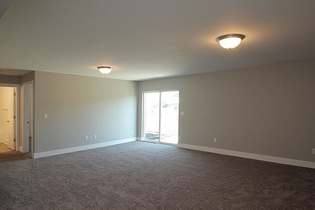 Building Photo - Easy access to Iowa City and beyond