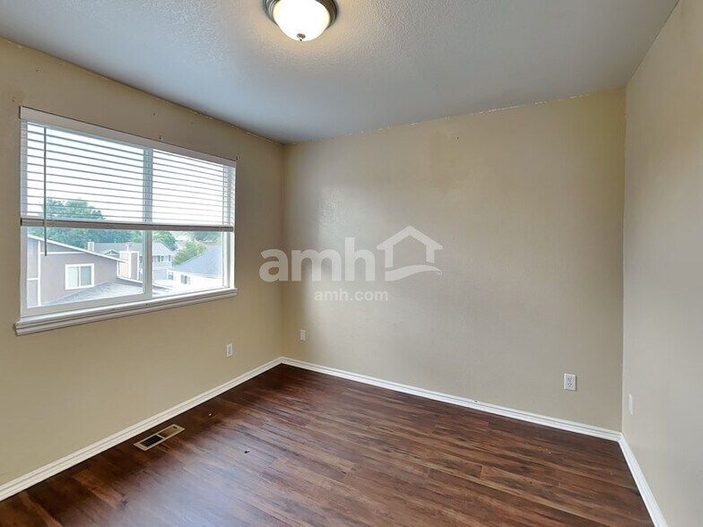 Building Photo - 1393 E 96th Pl