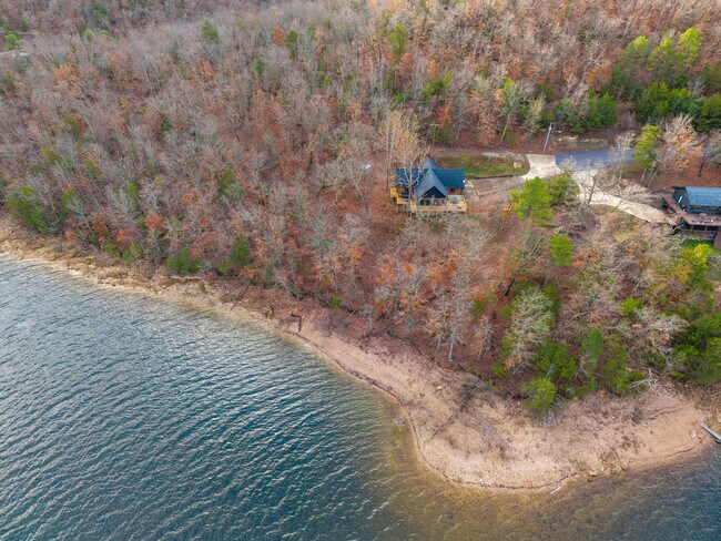 Building Photo - 19412 Pinecrest Ln