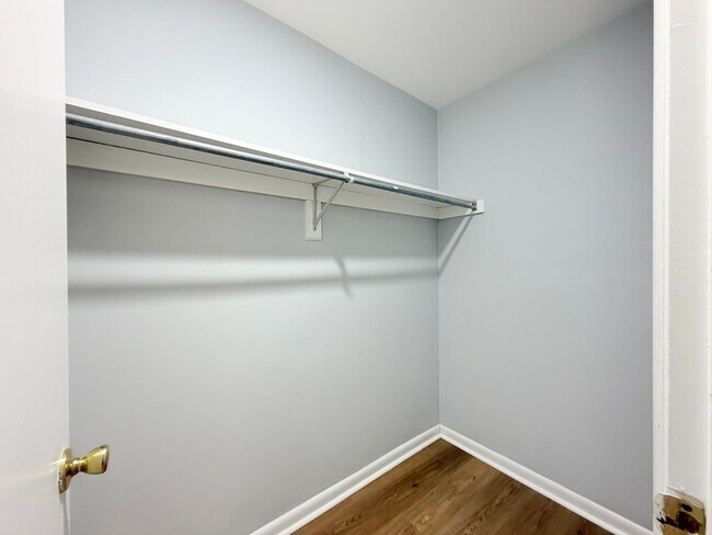 Building Photo - End unit 3 Bedroom Townhome