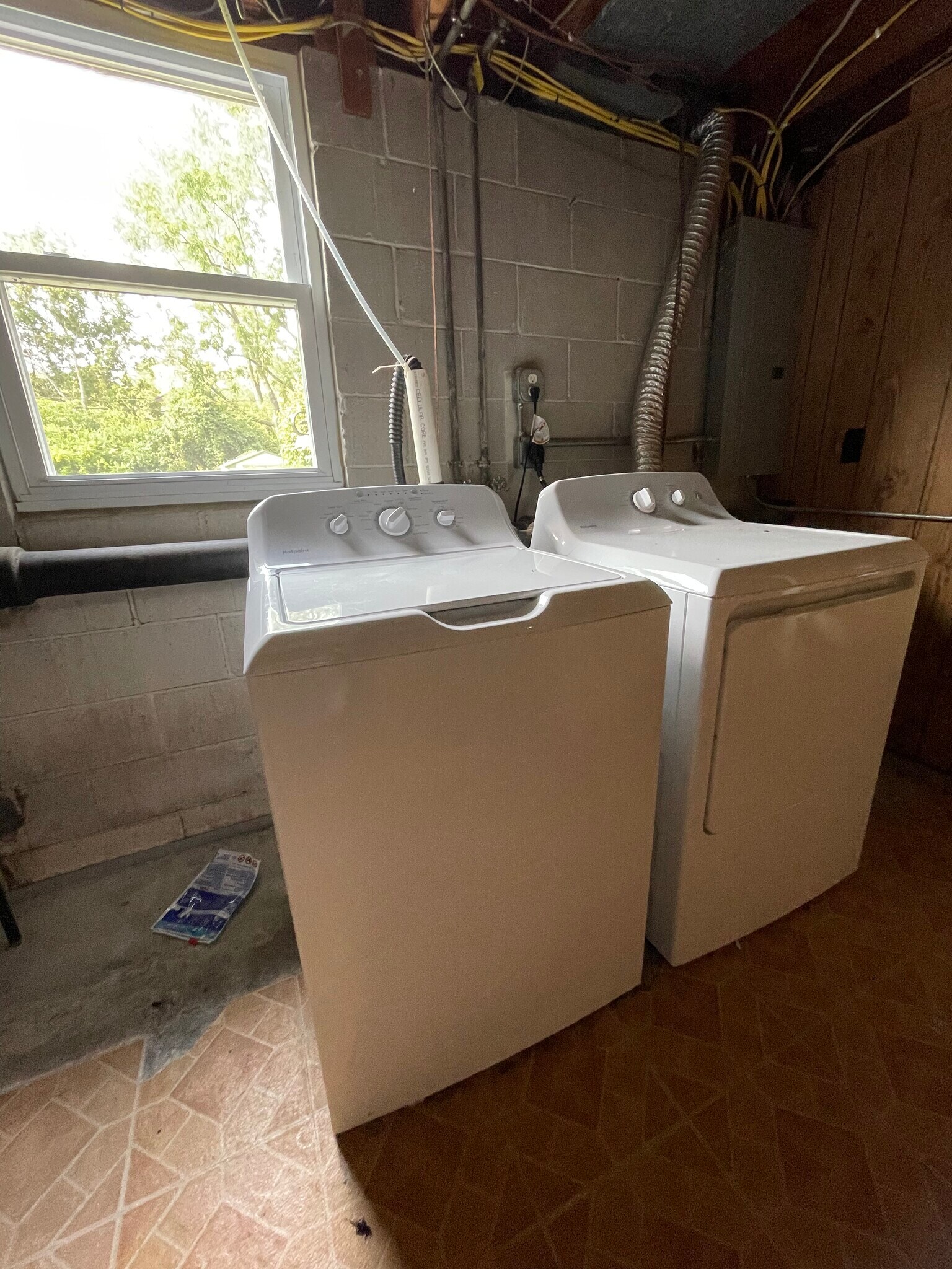 Building Photo - 425 E Wylie St