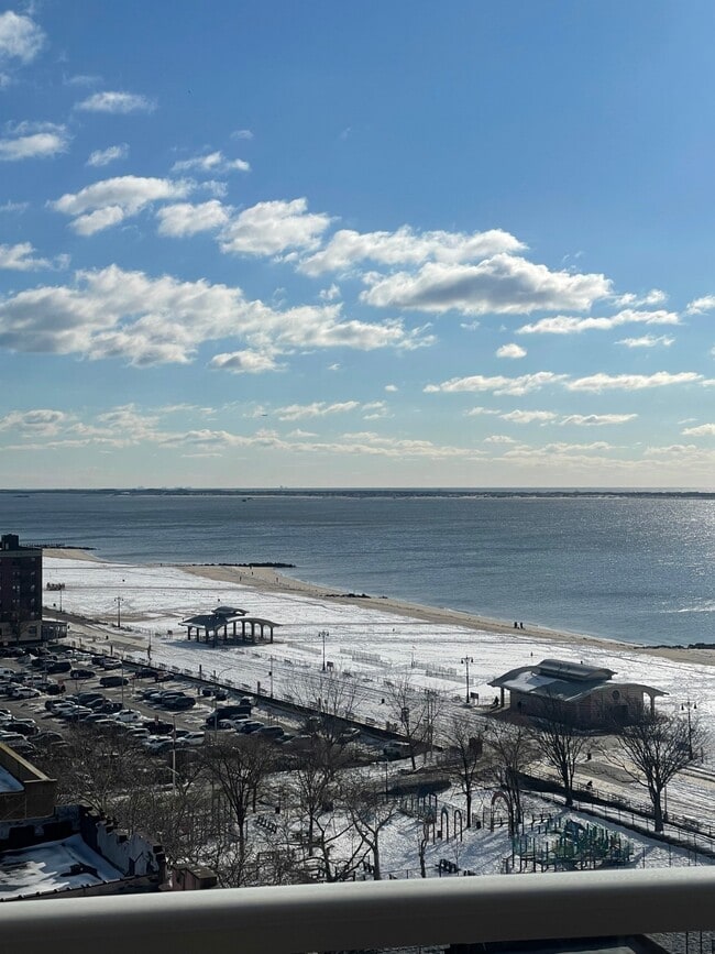 Building Photo - 40 Brighton 1st Rd