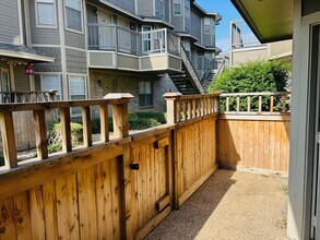 Building Photo - 2 Bedroom Baylor Gem