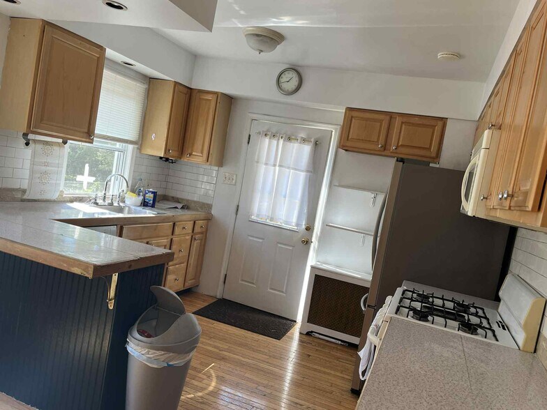 Kitchen - 1368 High Ave