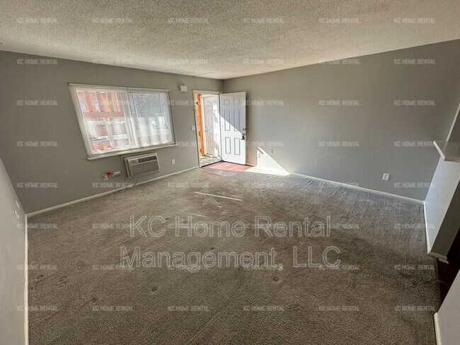 Building Photo - 561 N Somerset Terrace