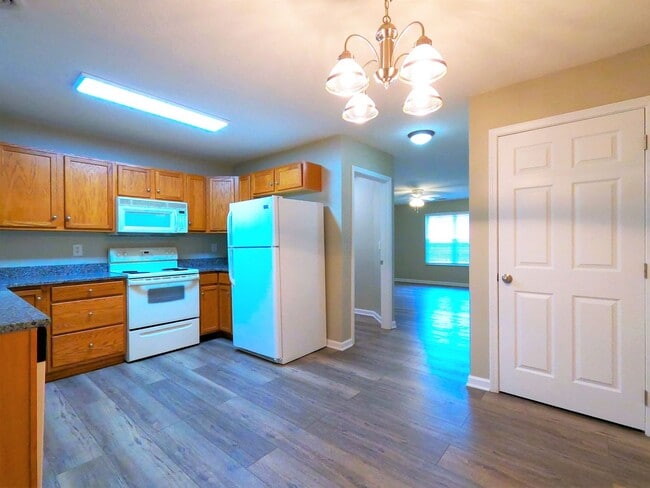 Building Photo - FOUNTAIN CITY: GROUND LEVEL 2 BEDROOM, 2 BATHROOM CONDO IN MAPLE CHASE