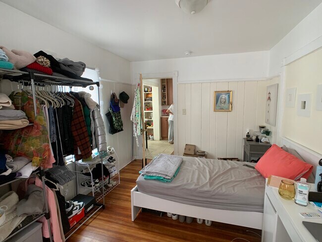 Building Photo - 35 S Chestnut St