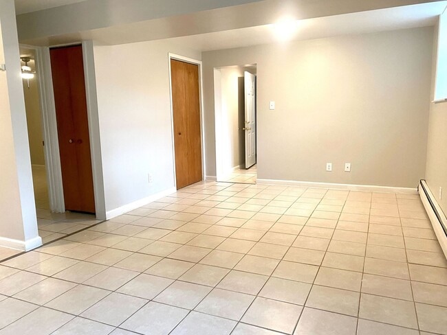 Building Photo - Webster Apartments - Newly Renovated 1 Bed...