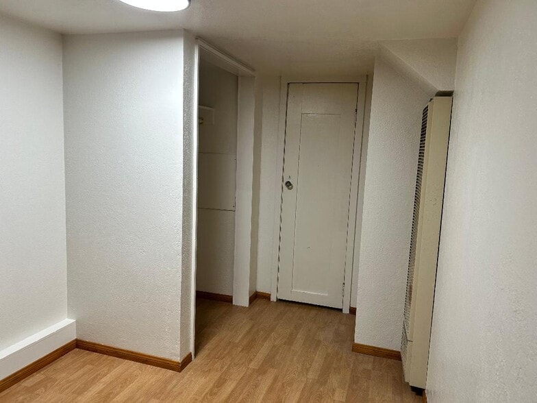 bedroom other end - 291 Crest Cir Dr