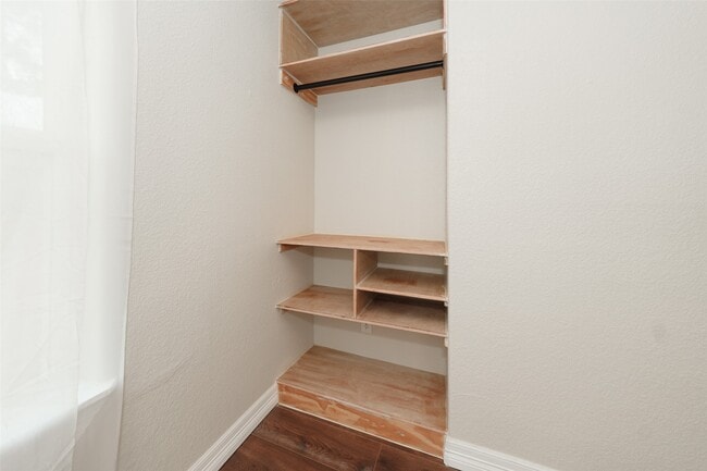 Building Photo - 9305 Kentshire Dr