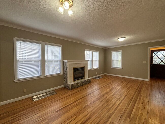 Building Photo - 4 bedroom, 2 bathroom home in the peaceful community of Mahtomedi access to White Bear Lake