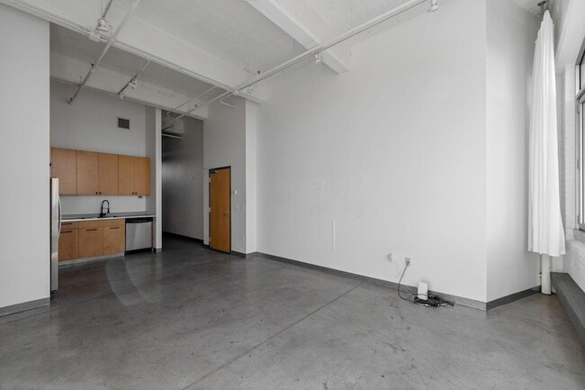 Building Photo - 700 N Washington Ave