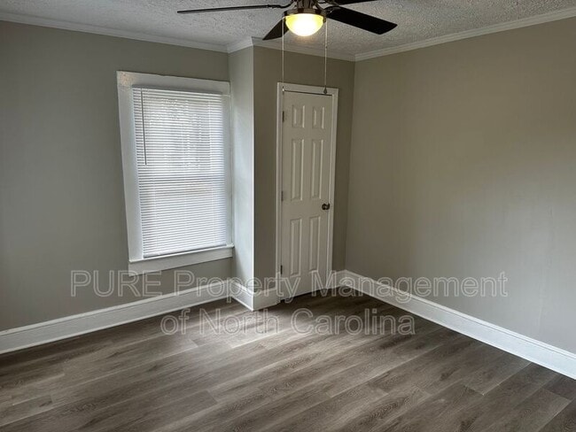 Building Photo - 204 Moore Dr