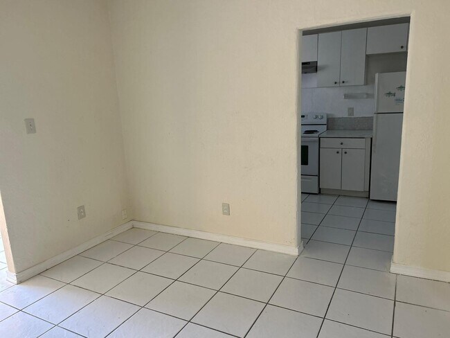 Building Photo - 4246 Minoso St
