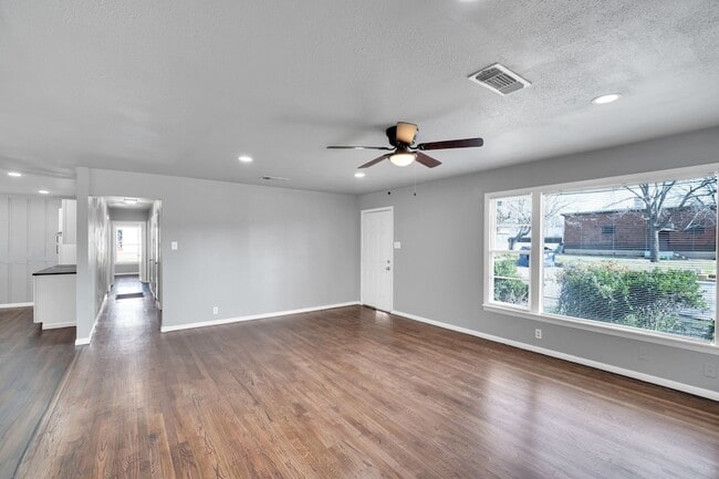 Building Photo - 413 Shaw St