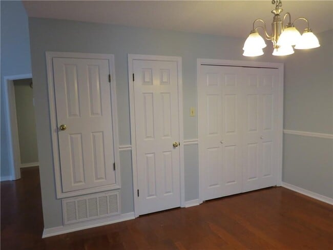 Building Photo - 5636 Bentley Ct