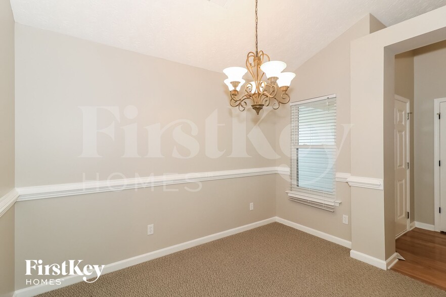 Building Photo - 812 Kendall Park Dr