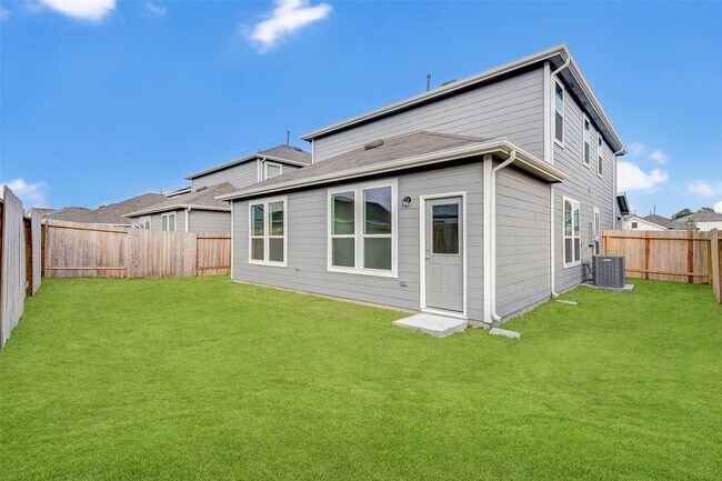 Building Photo - 25821 Hedgerow Dr