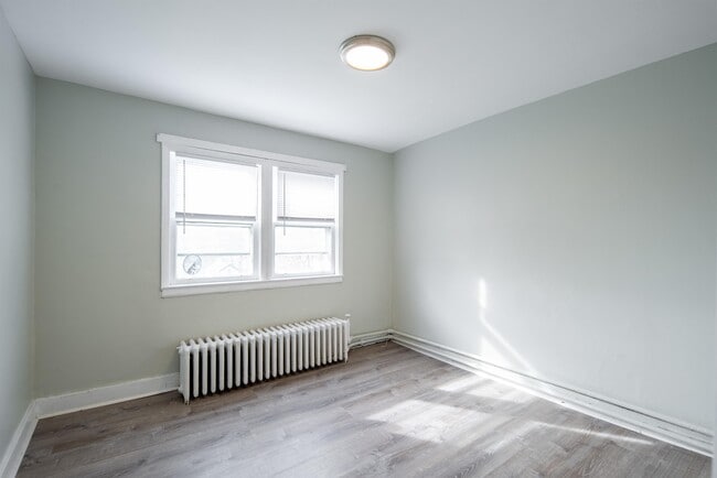 Building Photo - 1327 1st St