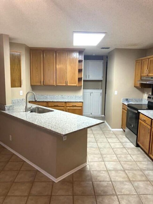 Building Photo - Spacious open concept ranch - pets allowed