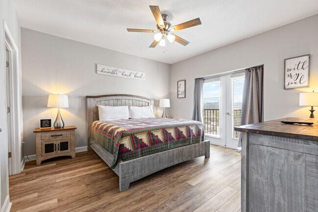 Building Photo - 124 Plaza Dr