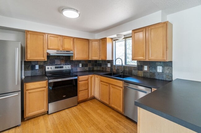 Building Photo - Gorgeous Single Family Home in Spokane's S...
