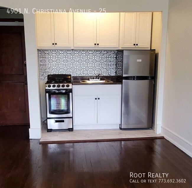 Building Photo - East Albany Park - Updated Top-Floor Studi...