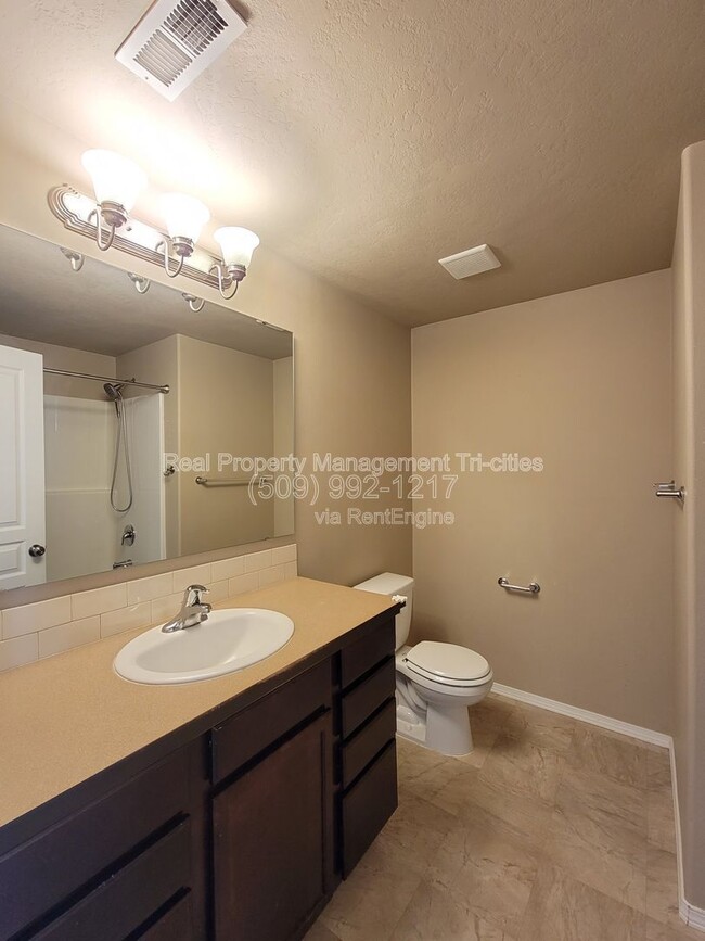 Building Photo - 533 Jordan Ln
