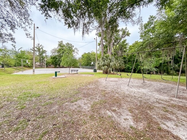 Building Photo - Adorable 1/1 in Tumblin Creek