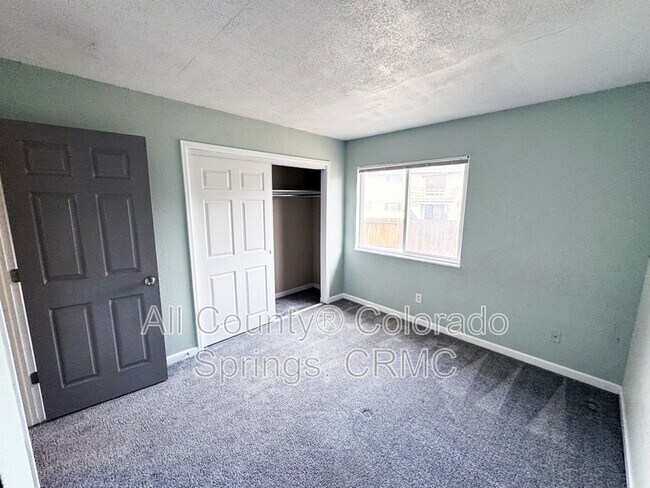 Building Photo - 915 Hathaway Dr