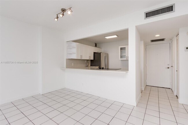 Building Photo - 100 Bayview Dr