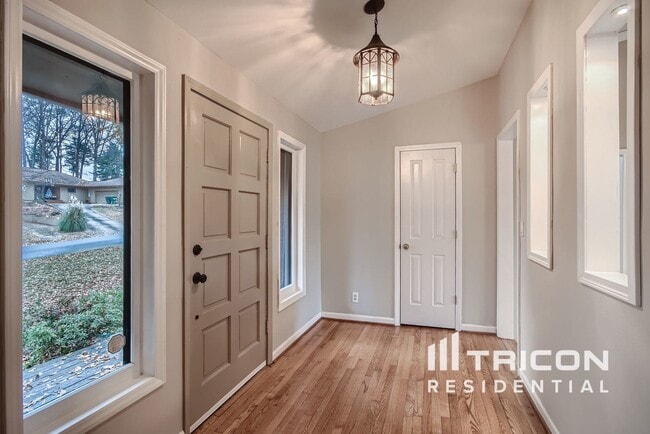Building Photo - 3717 Smokerise Hill Dr