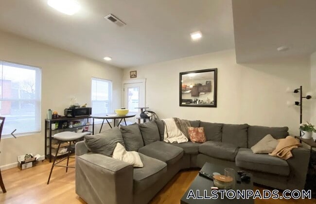 Building Photo - 21-23-23 Weitz St