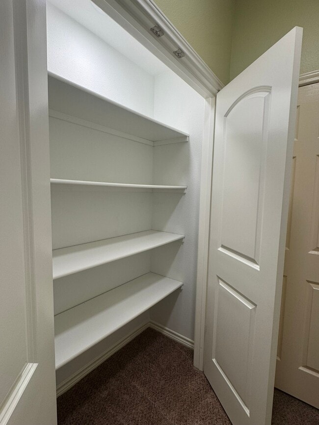 Building Photo - 34534 Lake Side Dr