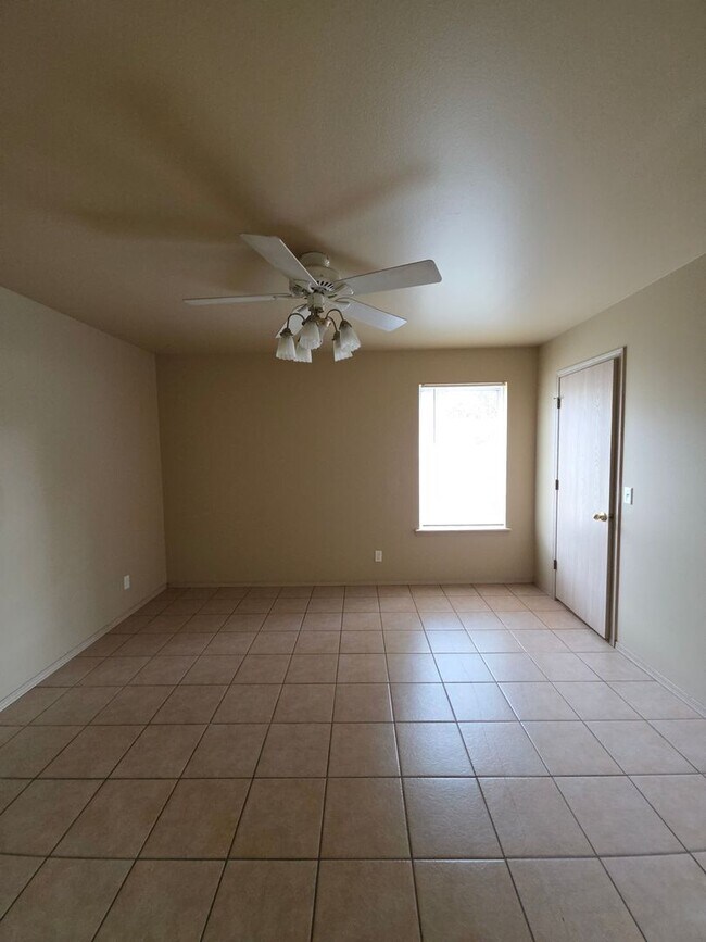 Building Photo - 1002 N Greenwich Ave