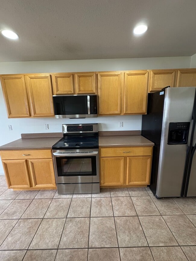 Building Photo - 3 bedroom 2 bath house