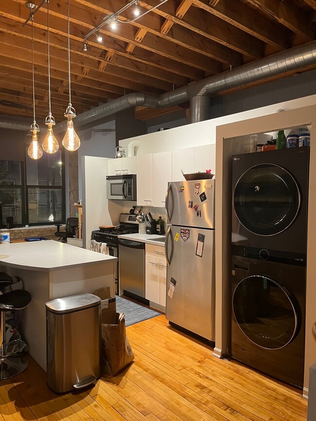More recent kitchen photo - 3201 N Seminary Ave
