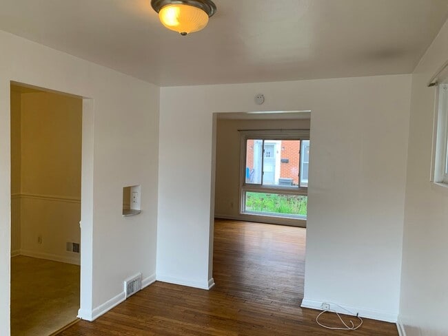 Building Photo - Two story townhouse