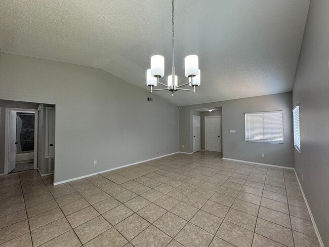 Building Photo - Freshly Updated Home for Lease – Move-In R...