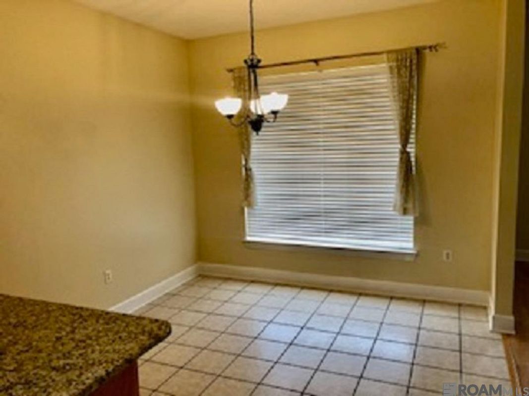 Building Photo - 38159 Willow Lake E Ave